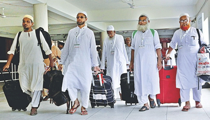 চড়া হজের খরচ, নিবন্ধন করার সাহস করছে না হাজিরা